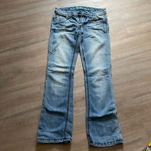 New London jeans, low rise, size 26.Please see pictures for sizes.Good condition